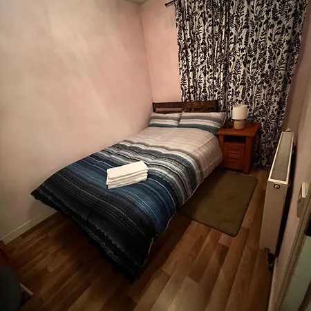 Spacious 4 Bedroom With 2 Bathrooms With Garden And Parking In Dublin 度假居 卢坎