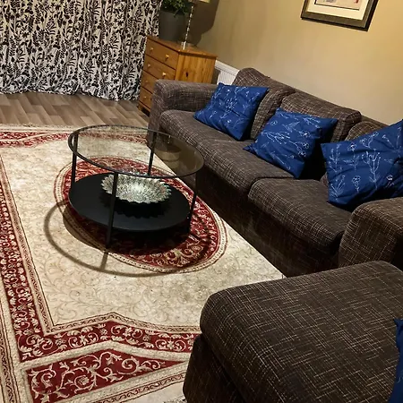 Spacious 4 Bedroom With 2 Bathrooms With Garden And Parking In Dublin 度假居 *