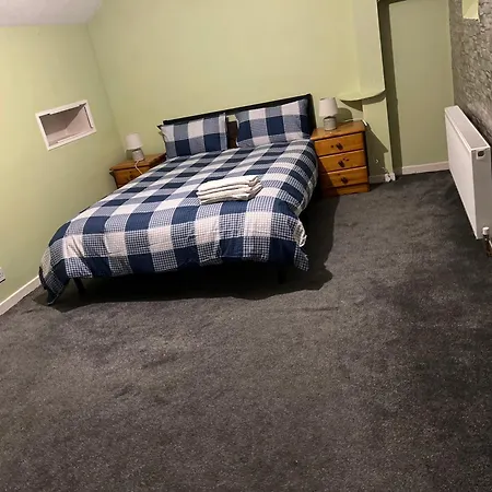 度假居 Spacious 4 Bedroom With 2 Bathrooms With Garden And Parking In Dublin 卢坎