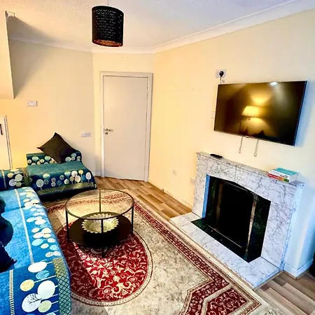 度假居 Spacious 4 Bedroom With 2 Bathrooms With Garden And Parking In Dublin *