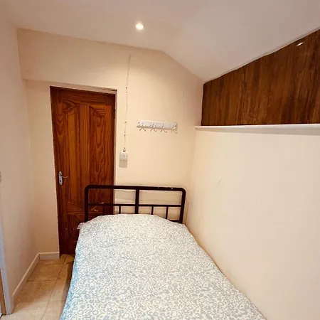 Spacious 4 Bedroom With 2 Bathrooms With Garden And Parking In Dublin * 卢坎