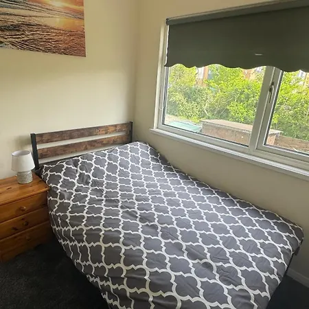 Spacious 4 Bedroom With 2 Bathrooms With Garden And Parking In Dublin * 卢坎