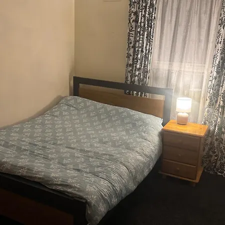 Spacious 4 Bedroom With 2 Bathrooms With Garden And Parking In Dublin 度假居 卢坎