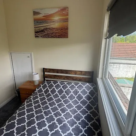 Spacious 4 Bedroom With 2 Bathrooms With Garden And Parking In Dublin 度假居 *